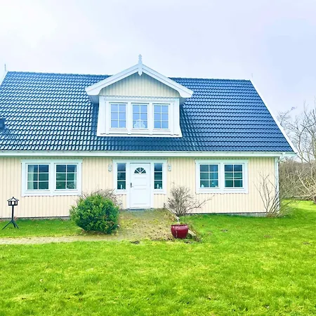 Villa Spacious In The Countryside Near The *