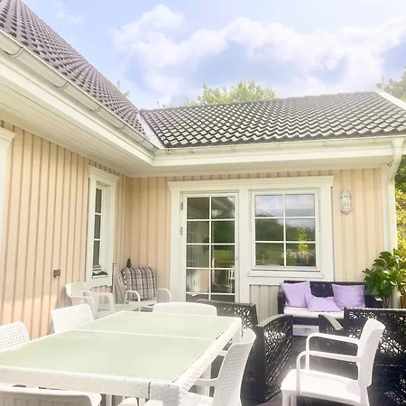 Spacious In The Countryside Near The *