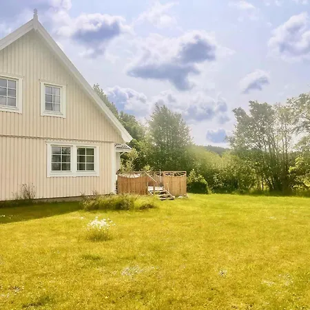 Villa Spacious In The Countryside Near The