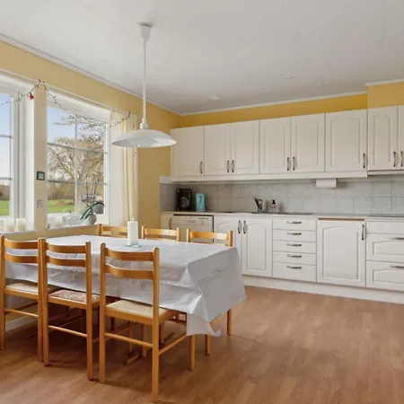 Spacious In The Countryside Near The Fakse Ladeplads