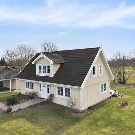 Villa Spacious In The Countryside Near The Fakse Ladeplads