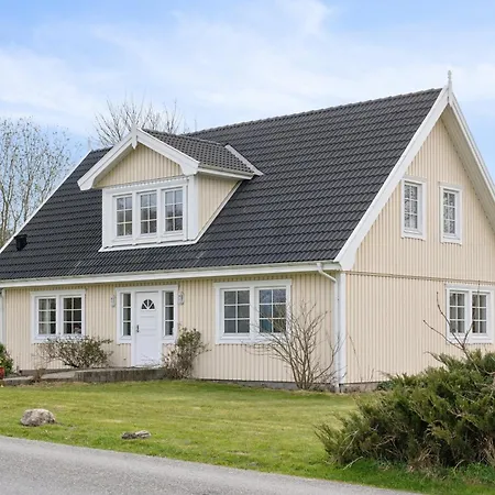 Spacious In The Countryside Near The Villa Fakse Ladeplads