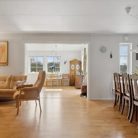 Spacious In The Countryside Near The Vila Fakse Ladeplads