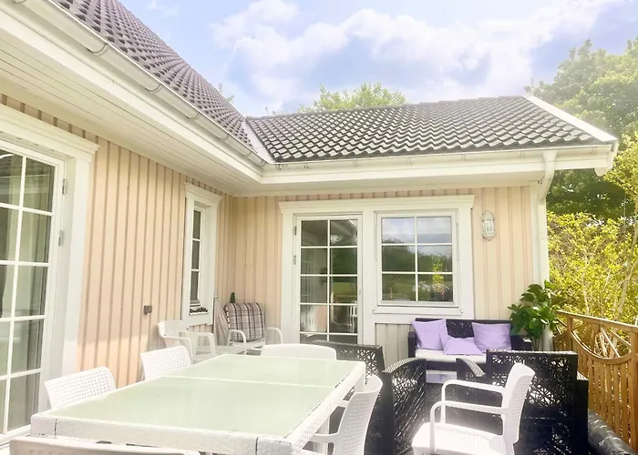 Spacious In The Countryside Near The *