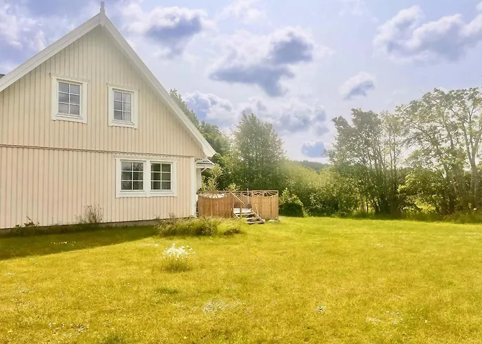 Villa Spacious In The Countryside Near The