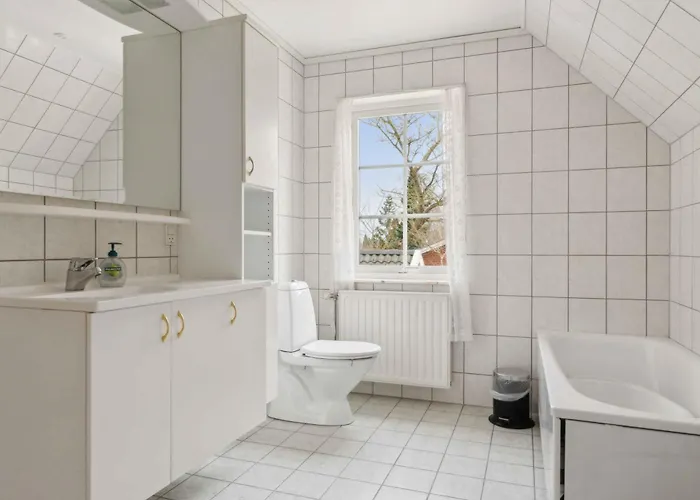 Spacious In The Countryside Near The * Fakse Ladeplads