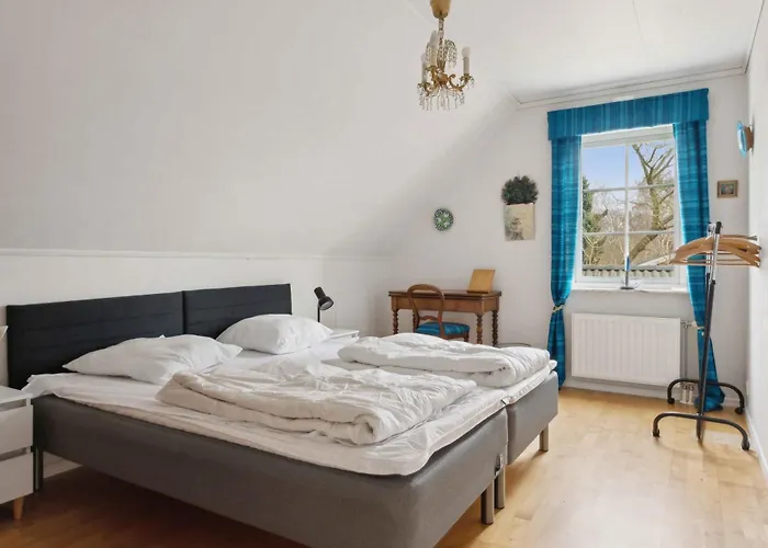 Villa Spacious In The Countryside Near The