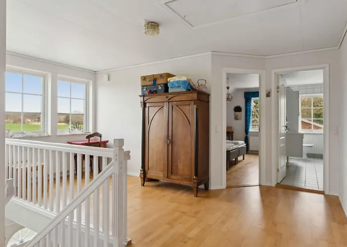 Villa Spacious In The Countryside Near The