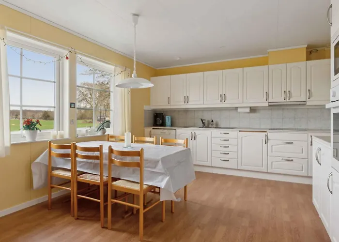 Spacious In The Countryside Near The Fakse Ladeplads